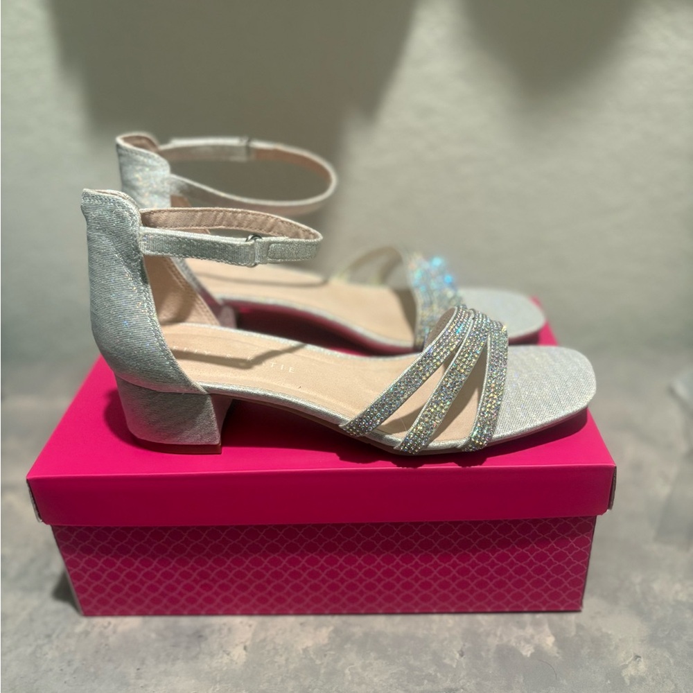 Kelly & Katie Silver Glitter Kids Dress Shoes